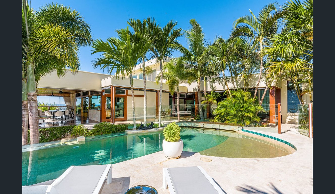 The massive lagoon-style pool at the centre of Elysian